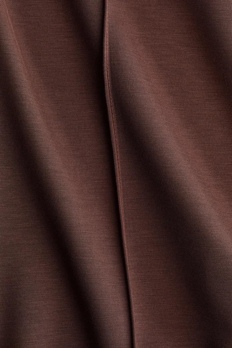 اتش اند ام بنطلون رياضي بساق واسعة وكسرات أمامية